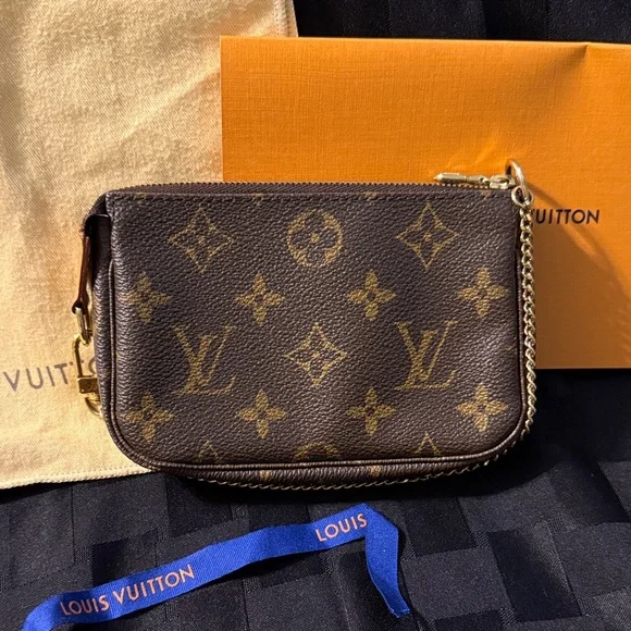 Louis Vuitton Mini Pochette Accessories in Monogram with NEW strap - Picture 3 of 6
